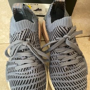 EUC Adidas nmd r1 us7